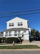 276 W Nicholai St in Hicksville, NY - Building Photo