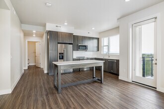 The Emerson in Englewood, CO - Foto de edificio - Building Photo