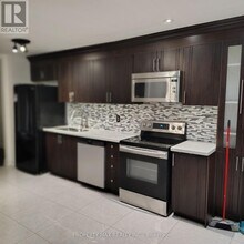 246 Simmons Blvd in Brampton, ON - Building Photo - Building Photo