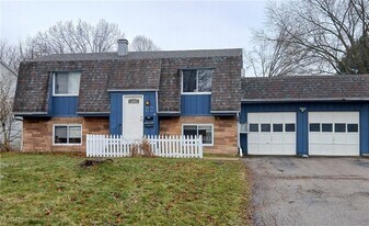 4498 Washington Square Dr in Youngstown, OH - Building Photo