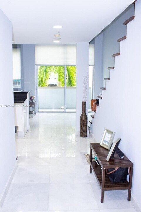 1060 Brickell Ave in Miami, FL - Building Photo