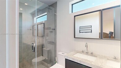 353 NW 50th St in Miami, FL - Building Photo - Building Photo