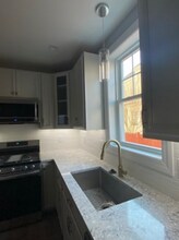 52 Garfield Ave, Unit 1 in Medford, MA - Building Photo - Building Photo