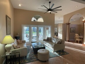 711 Foresteria Ave in Wellington, FL - Building Photo - Building Photo