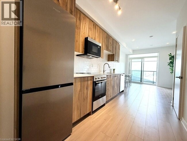 property at 25 Wellington St S