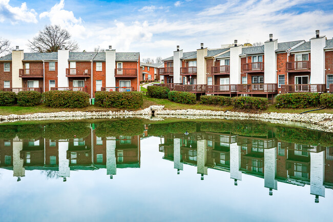 Gardiner Lake in Louisville, KY - Building Photo - Primary Photo