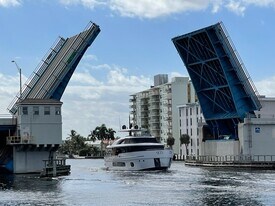 3301 NE 32nd Ave, Unit 403 in Fort Lauderdale, FL - Building Photo