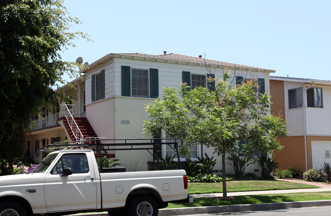 1734 E 1st St in Long Beach, CA - Building Photo - Building Photo