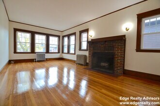 77 Claymoss Rd, Unit 2 in Boston, MA - Foto de edificio - Building Photo
