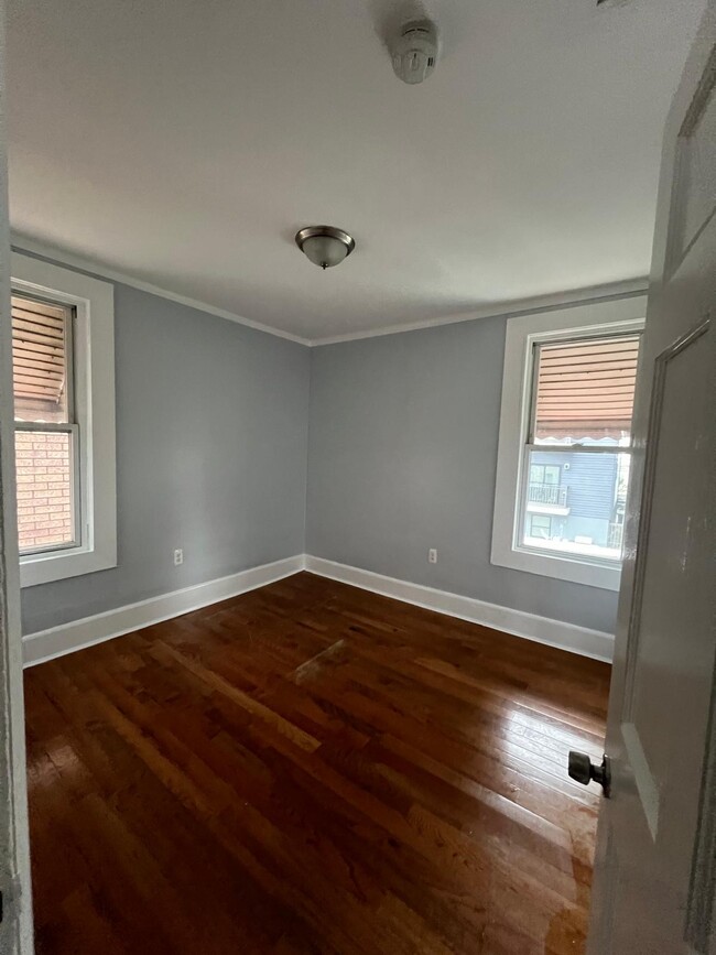 96 W 19th St in Bayonne, NJ - Foto de edificio - Building Photo