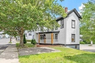 18 Walker St in Leominster, MA - Building Photo
