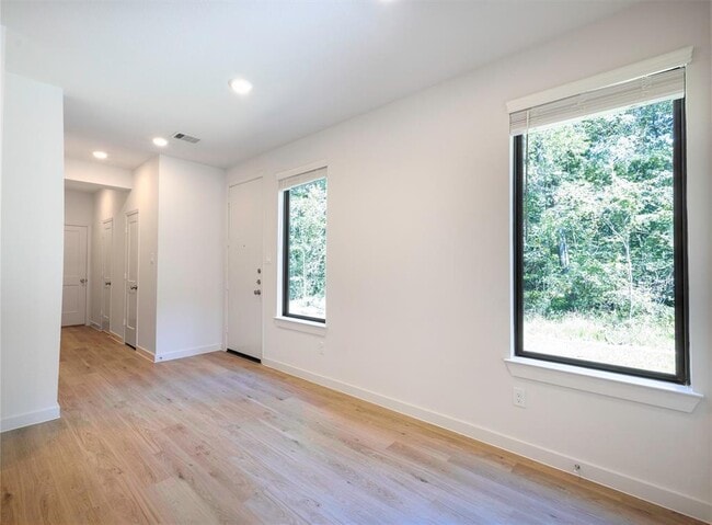 2511 Appian Wy in New Caney, TX - Foto de edificio - Building Photo