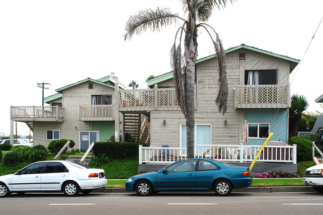 409 4th St in Encinitas, CA - Building Photo - Building Photo