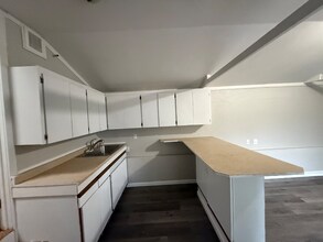 1166 NE Turner Dr in Hillsboro, OR - Foto de edificio - Building Photo