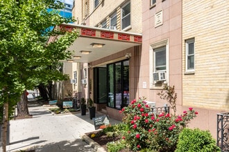 Capital Plaza Apartments in Washington, DC - Building Photo - Building Photo