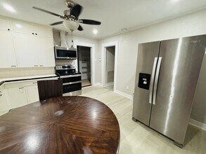 102 E Fort Worth St in Cleveland, TX - Building Photo - Building Photo