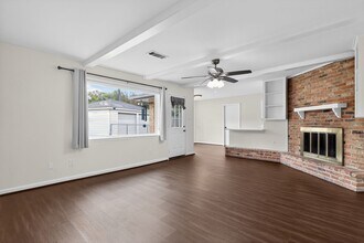 6031 Rutherglenn Dr in Houston, TX - Building Photo - Building Photo