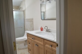 44 Lake Ter in Ronkonkoma, NY - Building Photo - Building Photo