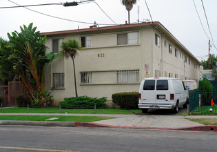 621-625 W. Hyde Park Blvd. in Inglewood, CA - Foto de edificio - Building Photo