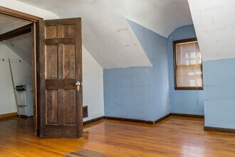 310 N 9th St-Unit -Apt B in Columbia, MO - Building Photo - Building Photo