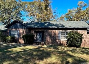 220 Mc Kinley St in Lonoke, AR - Building Photo