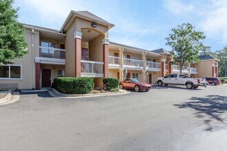 Vivo Living Forest Hills in Durham, NC - Building Photo - Building Photo