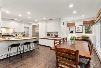 21 Gail Rd in Weston, MA - Building Photo - Building Photo