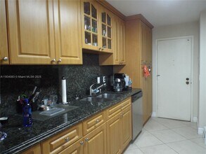 1890 S Ocean Dr in Hallandale Beach, FL - Building Photo - Building Photo