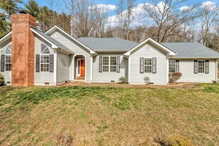 12 Bethel Dr in Asheville, NC - Building Photo