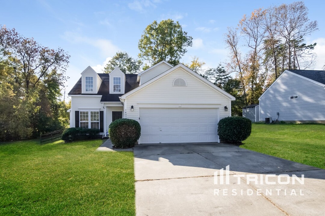 1607 Bear Brook Dr in Charlotte, NC - Building Photo