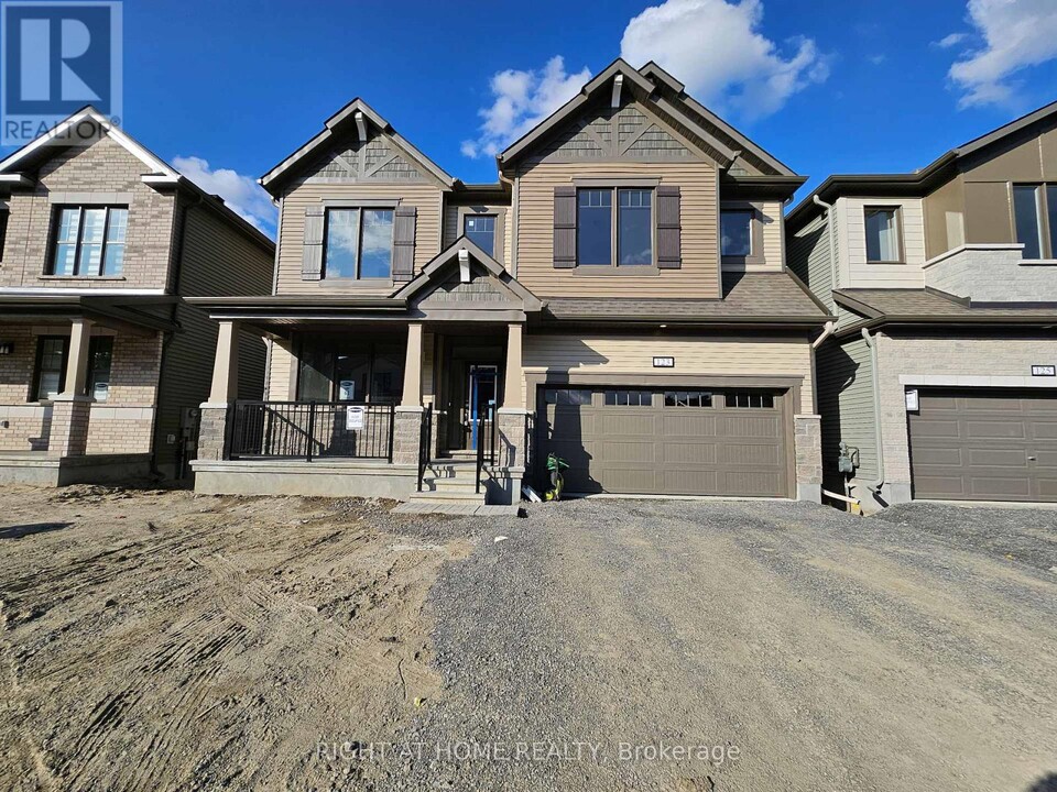 123 Green Ash Ave in Ottawa, ON - Building Photo