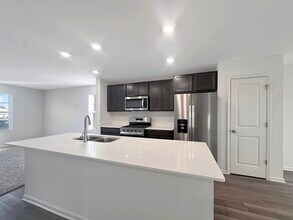 324 Basin Ct in St. Charles, IL - Building Photo - Building Photo