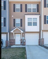 185 Carnes Wy in Martinsburg, WV - Building Photo