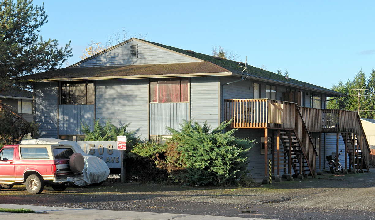 1508 Valley Ave E in Sumner, WA - Foto de edificio