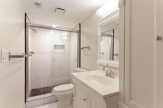 1021 Mockingbird Ln, Unit 103 in Plantation, FL - Building Photo - Building Photo