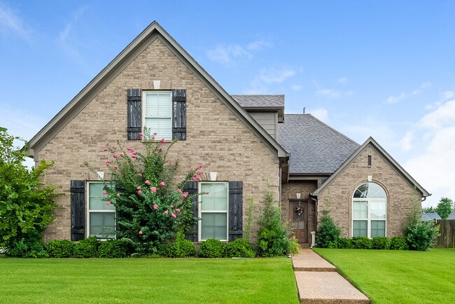 property at 3077 Pinetree Loop N