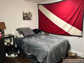 9 Oswald St, Unit B in Boston, MA - Foto de edificio - Building Photo