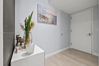 55 SW 9th St in Miami, FL - Building Photo - Building Photo