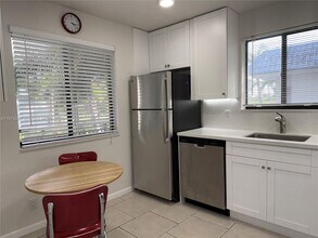 16521 Blatt Blvd in Weston, FL - Building Photo - Building Photo