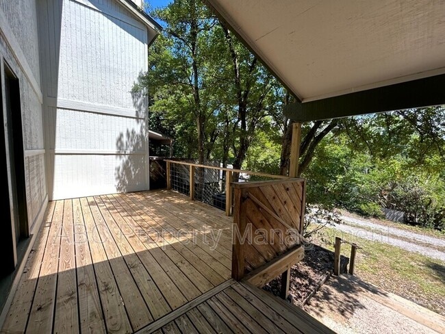 2217 N Crossover Rd in Fayetteville, AR - Building Photo - Building Photo