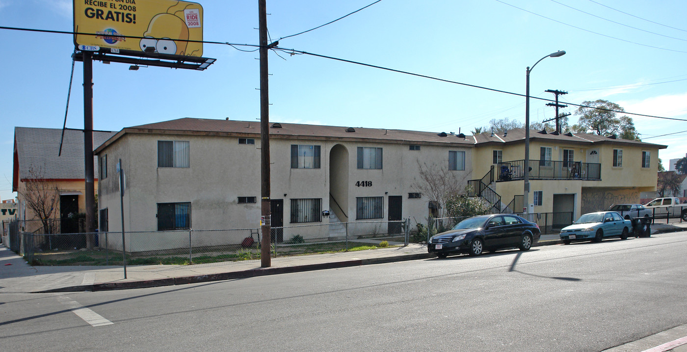 4418 Wadswoth Ave in Los Angeles, CA - Building Photo