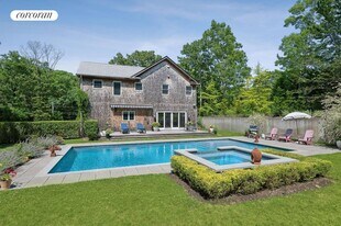 39 Harbor View Dr in East Hampton, NY - Building Photo