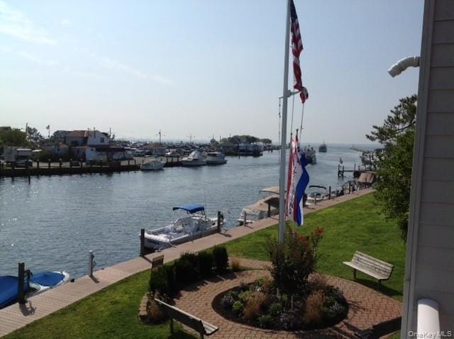 6 Watergate Ln in Patchogue, NY - Building Photo - Building Photo