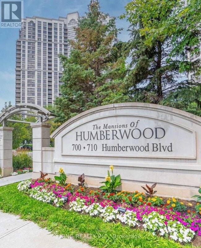 710 Humberwood Blvd in Toronto, ON - Building Photo - Building Photo