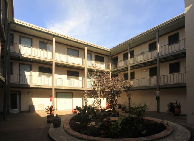 Chateau Duval Apartments in Austin, TX - Foto de edificio - Building Photo