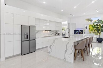 3847 Crestwood Cir in Weston, FL - Building Photo - Building Photo