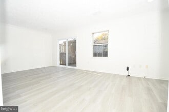 8635 Union Pl in Manassas Park, VA - Building Photo - Building Photo