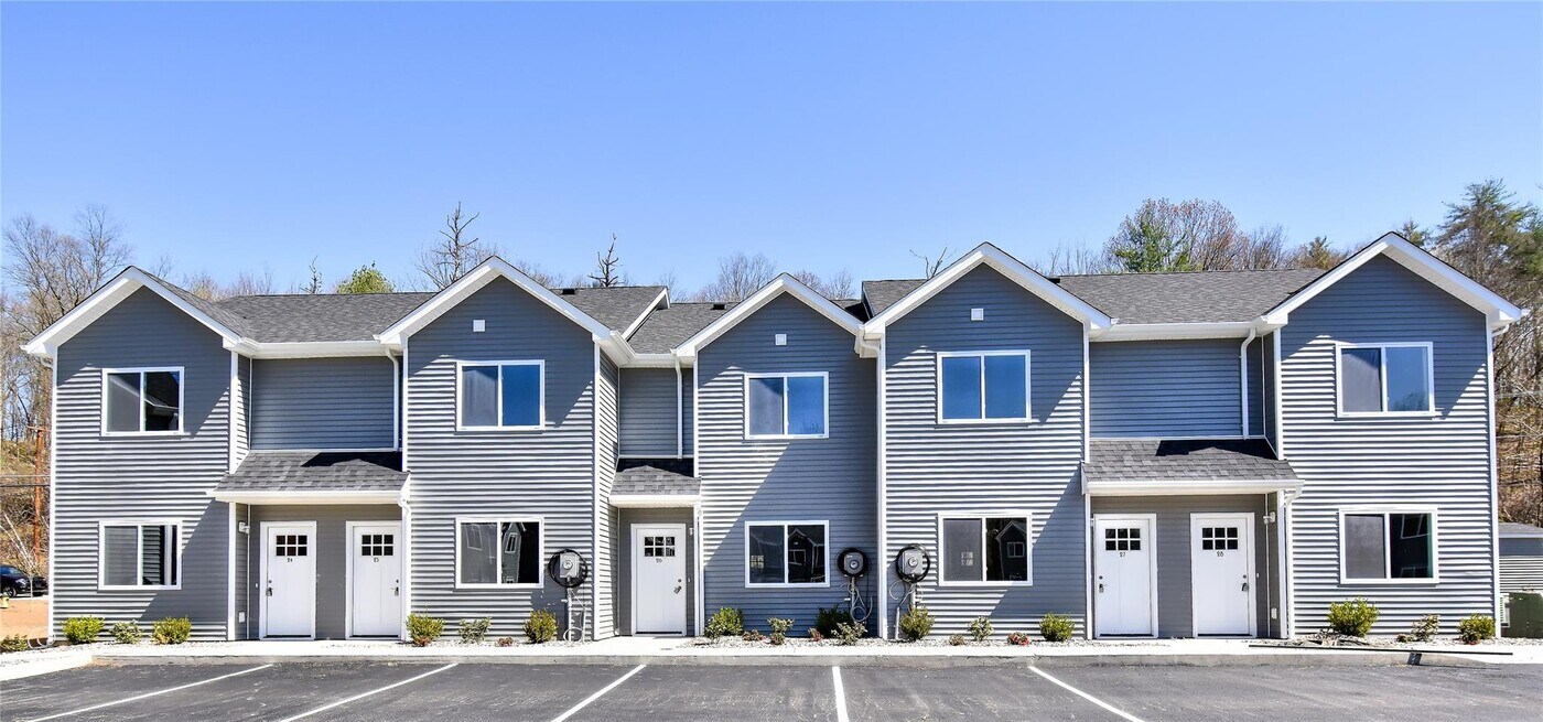 35 Levy Pl in Saugerties, NY - Building Photo
