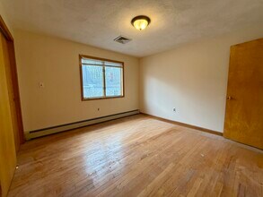 17 Cozy St, Unit #1 in Watertown, MA - Building Photo - Building Photo