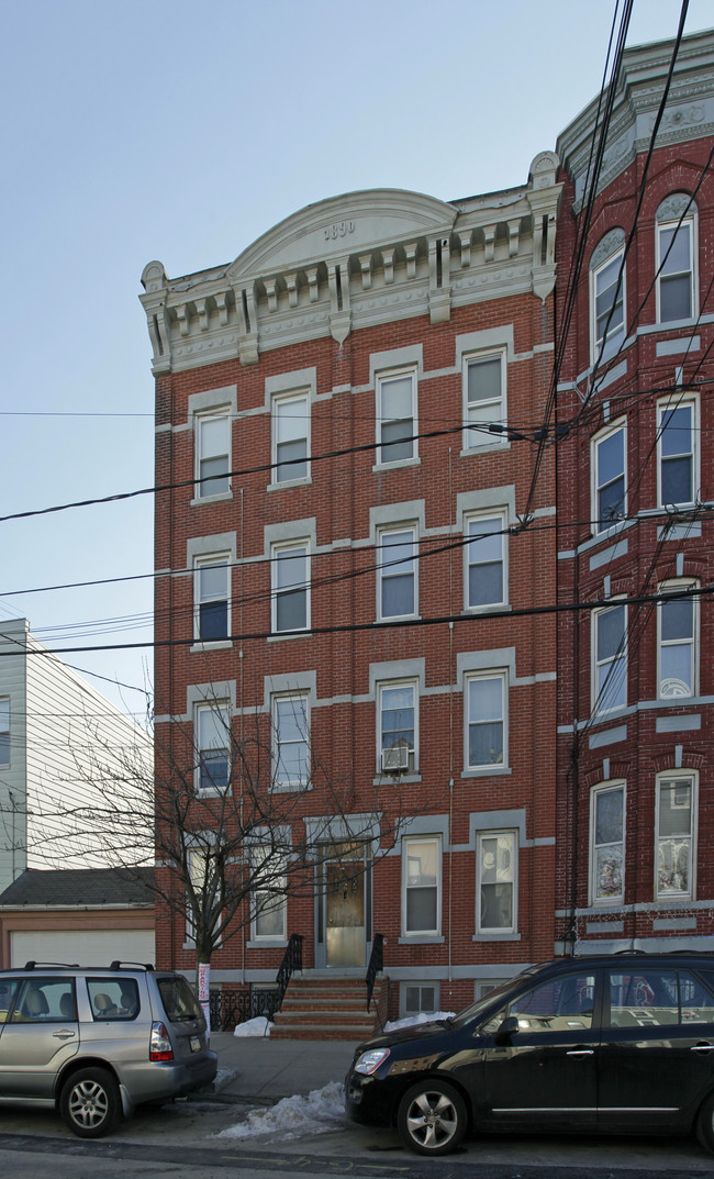 341 Pavonia Ave in Jersey City, NJ - Building Photo - Building Photo